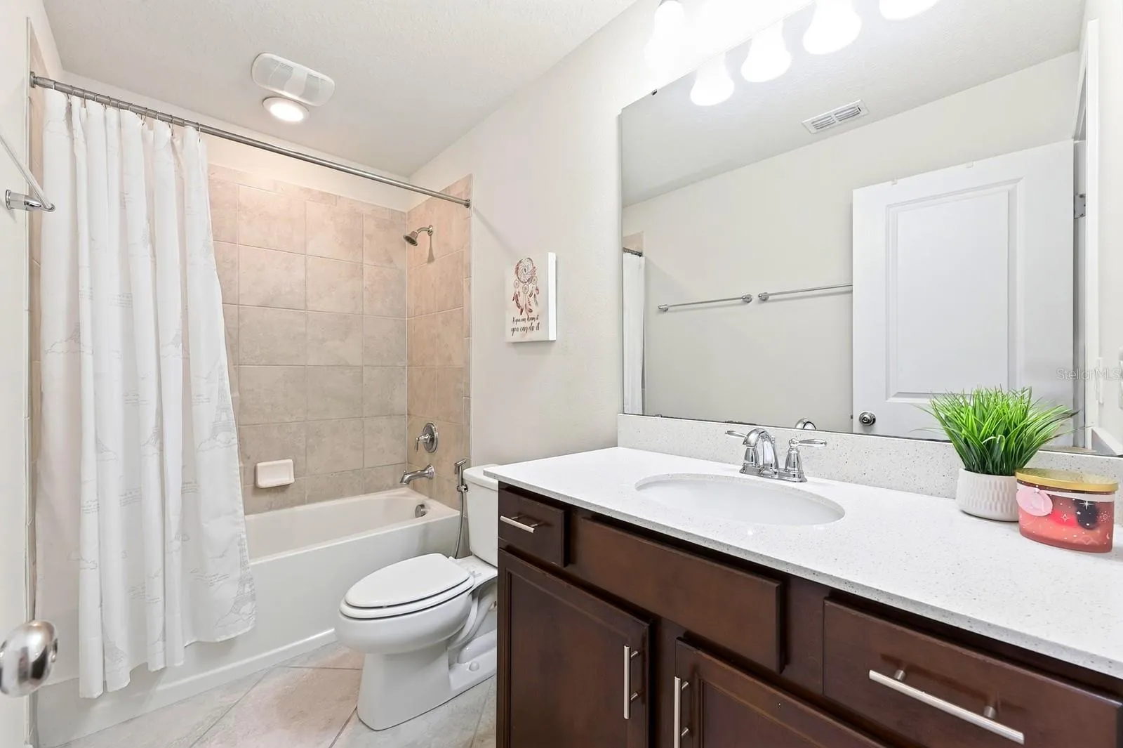 FULL Guest bath upstairs