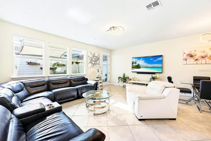 A lot of natural light in the living room
