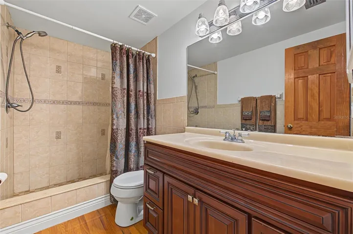 Master Bedroom Bathroom