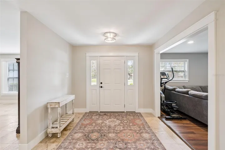 Foyer / Entry