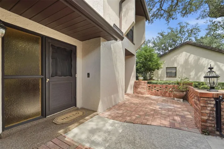 Front Porch/Courtyard