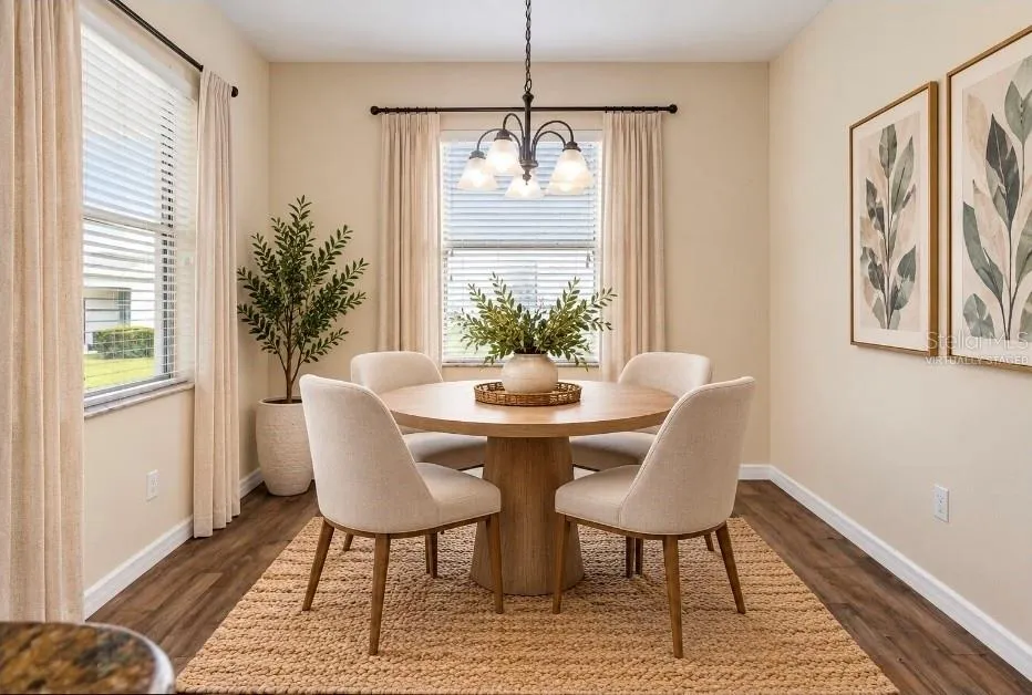 VIRTUALLY STAGED Dinette
