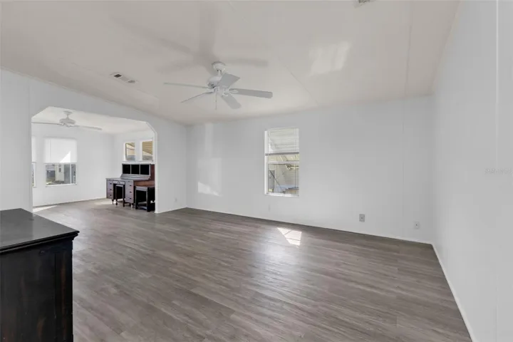 Nice large living rrom