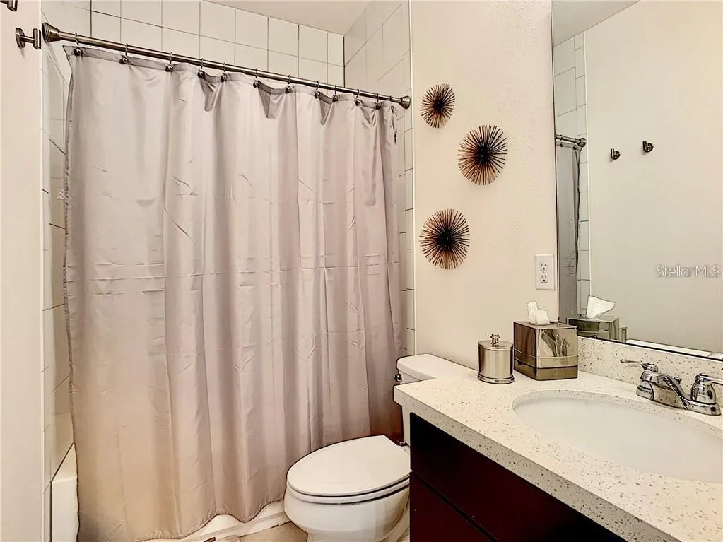 Bathroom (Upstairs)