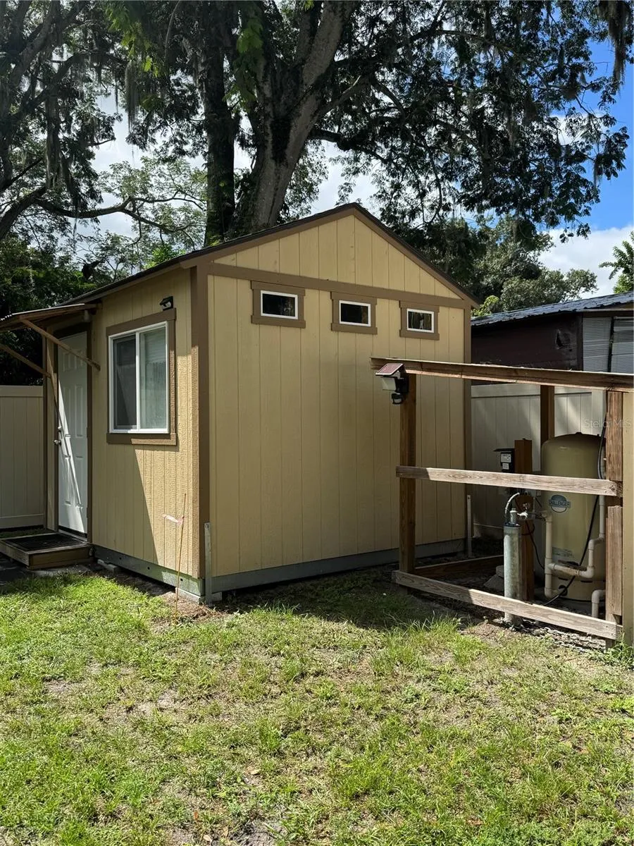 washer / dryer / storage room