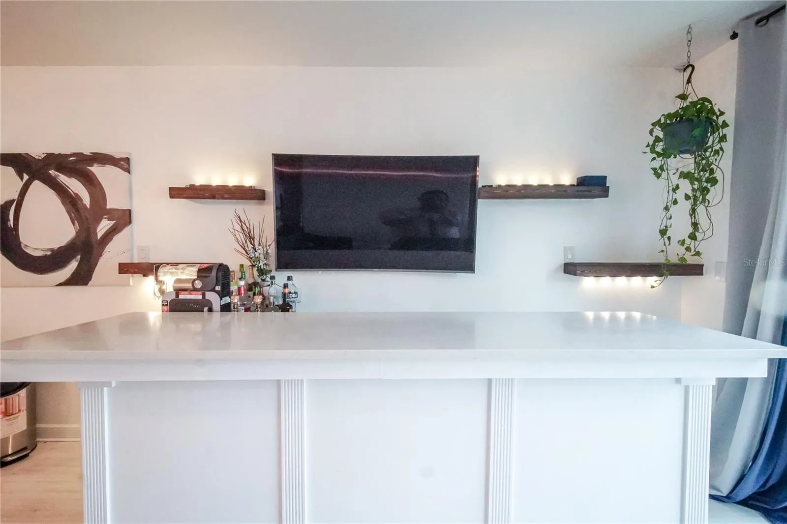 Dry Bar