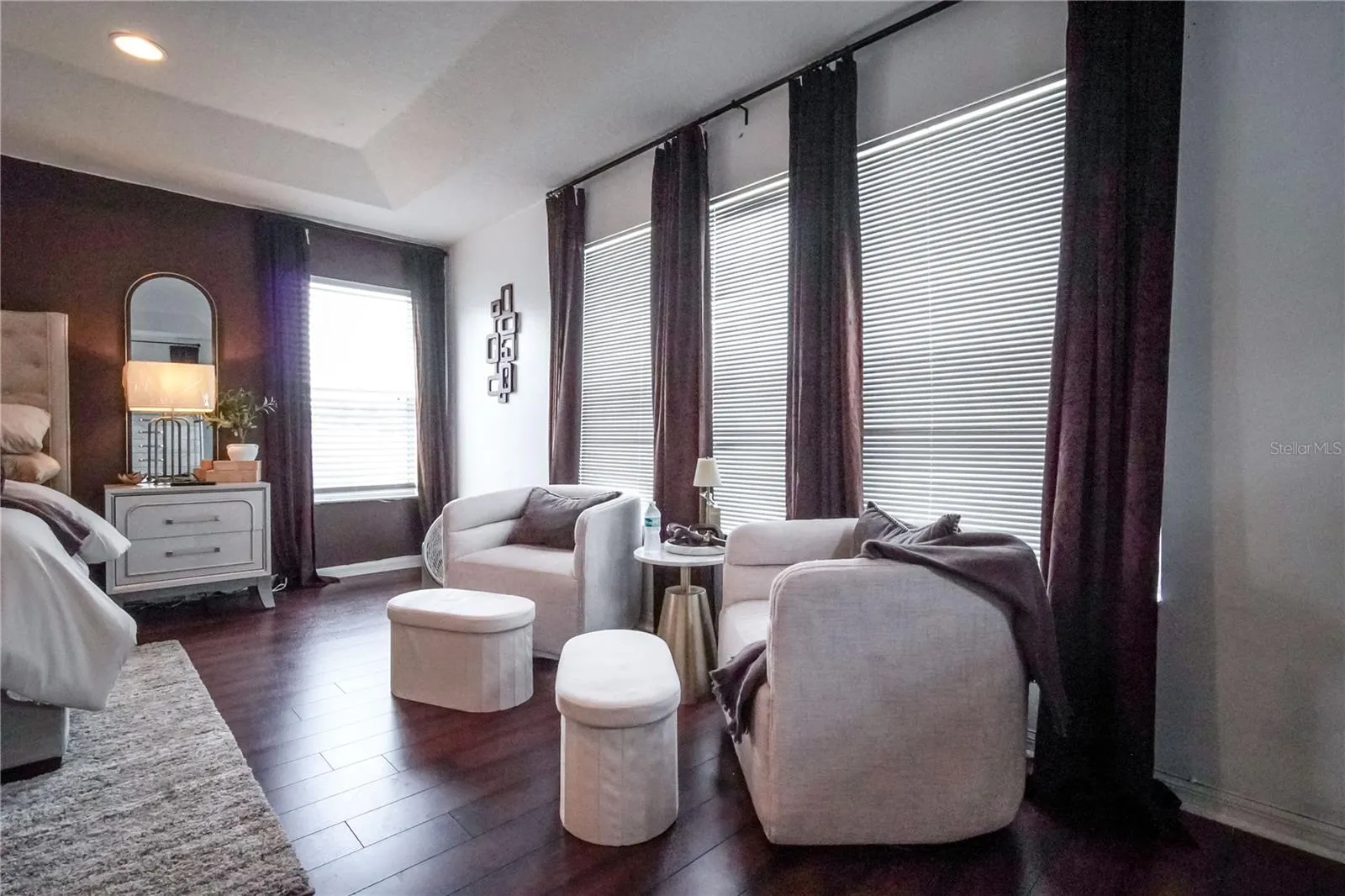 Bonus setting area in the master bedroom