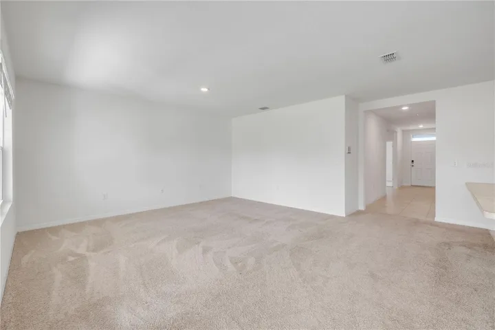Living room/dining area