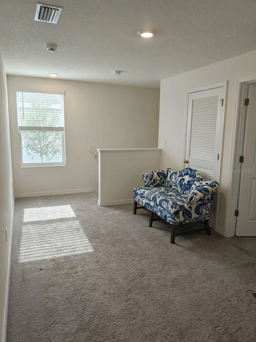 Open transition space/bonus landing