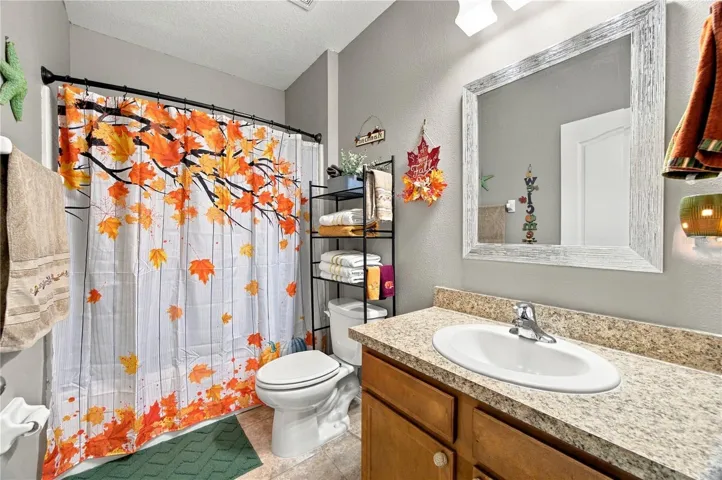 Restroom between Bedrooms 1&amp;2