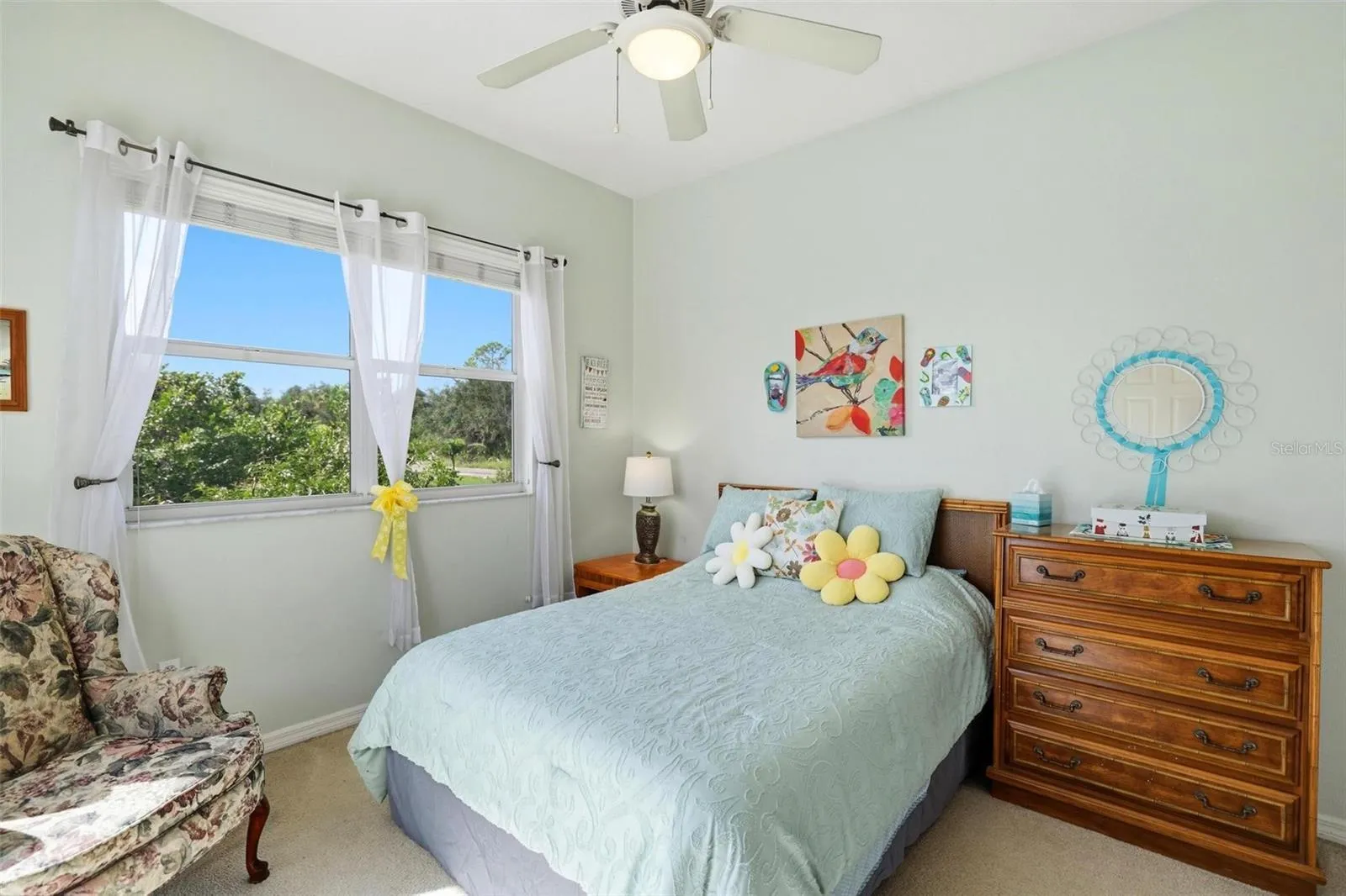 back auxiliary bedroom with backyard view