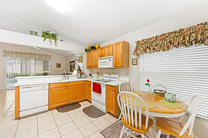 Kitchen with breakfast table