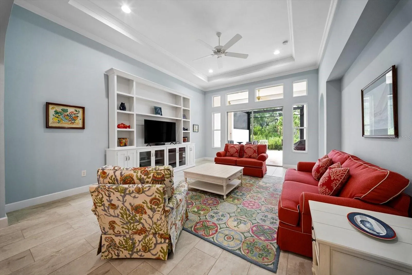 SOARING 12 FOOT CEILINGS