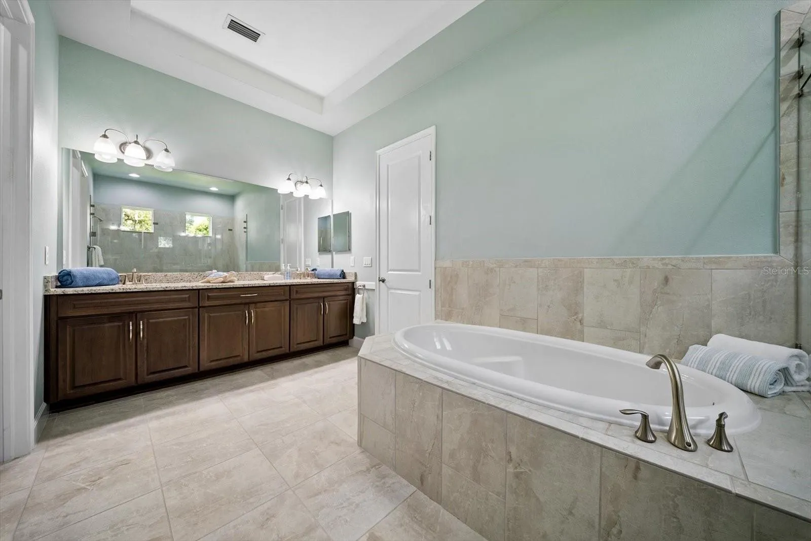 EXPANSIVE DOUBLE VANITY AND SINKS