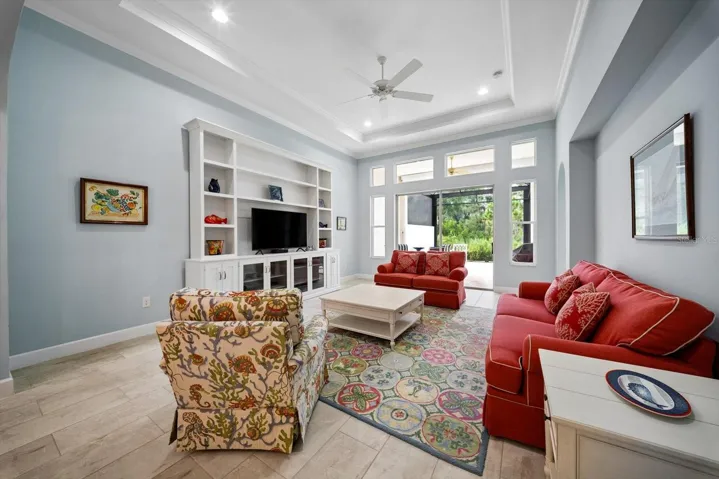 SOARING 12 FOOT CEILINGS