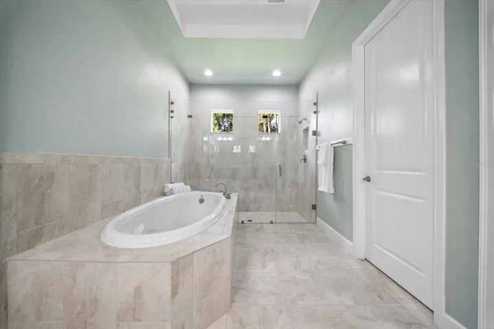 WINDOWS IN PRIMARY SHOWER