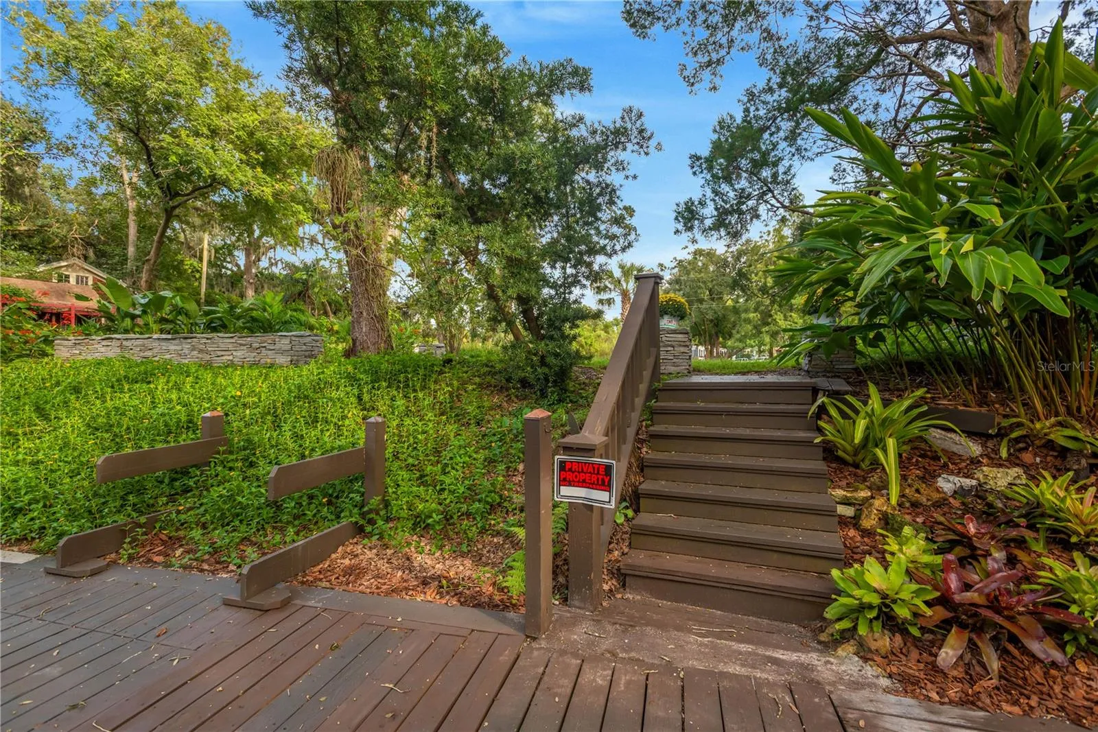 Steps down to Dock