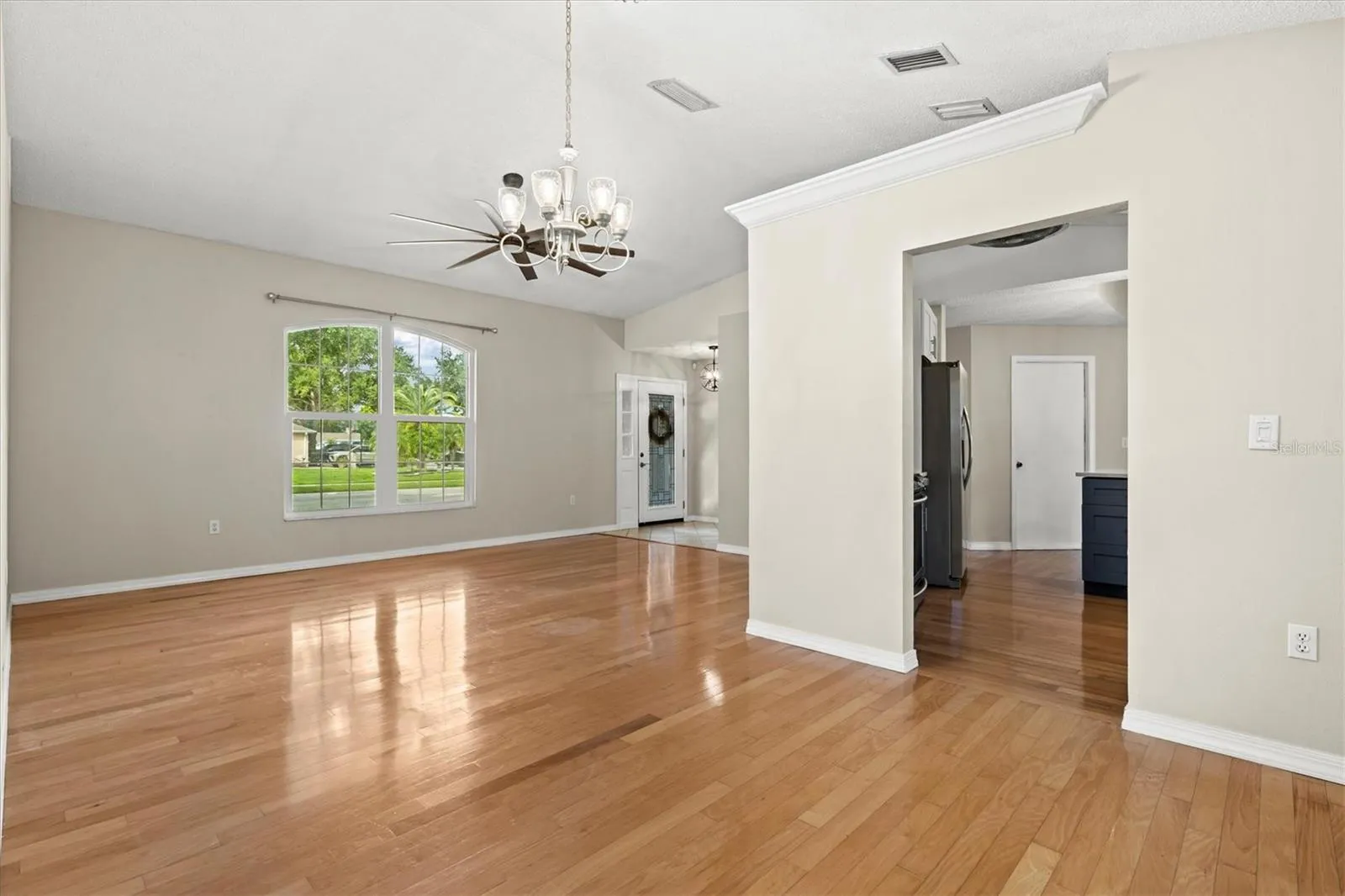 Dining room and kitchen entry