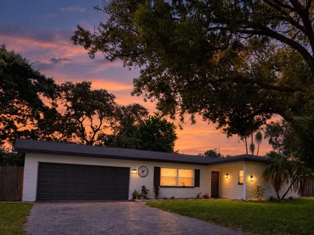 Welcome to this 3 bed, 2 bath, bonus room home in Seminole, Florida