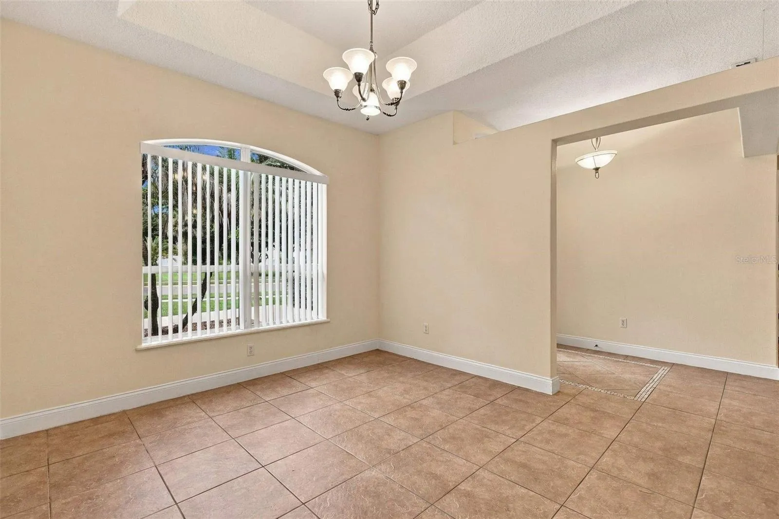 Dinning Room to Front Door