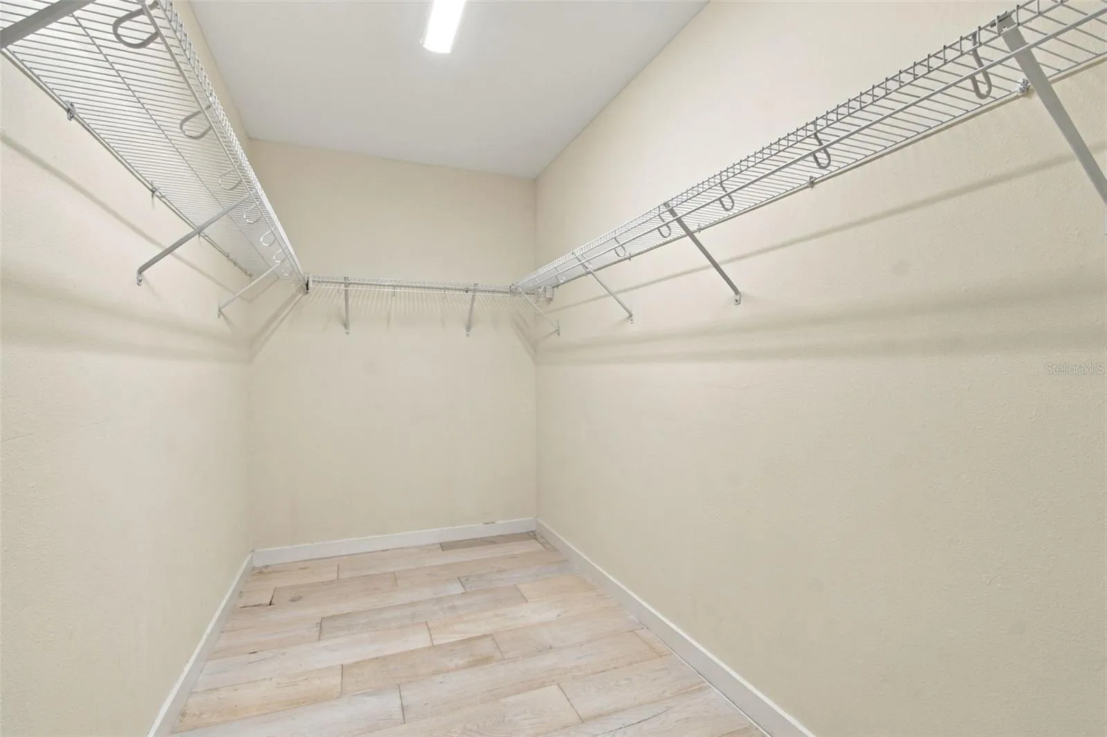 primary bdrm large walk-in closet
