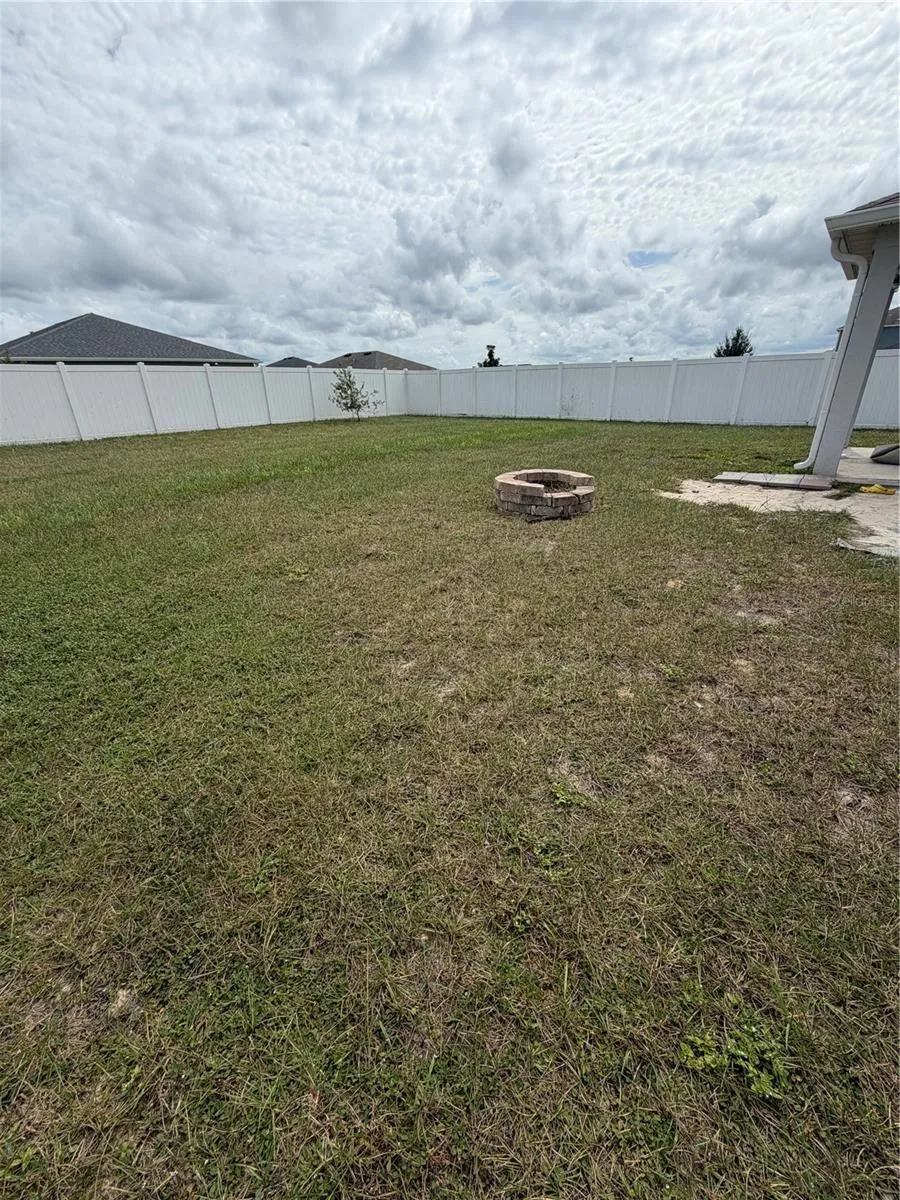 Ample lot