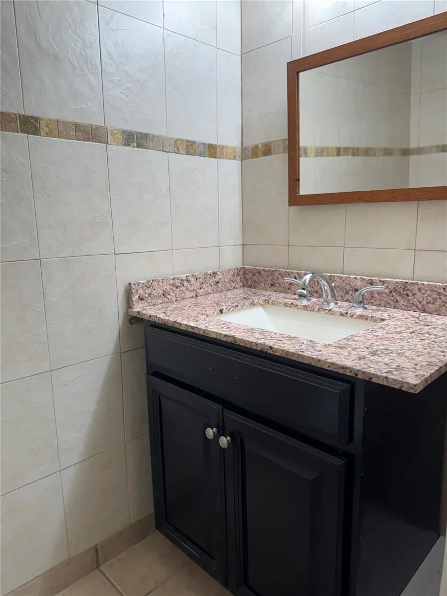 1ST FLOOR .5 BATH IN FOYER