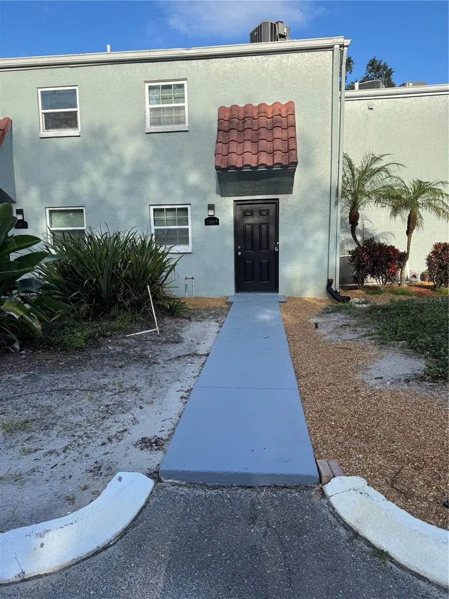 FRONT WALKWAY DIRECT FROM PARKING SPOT