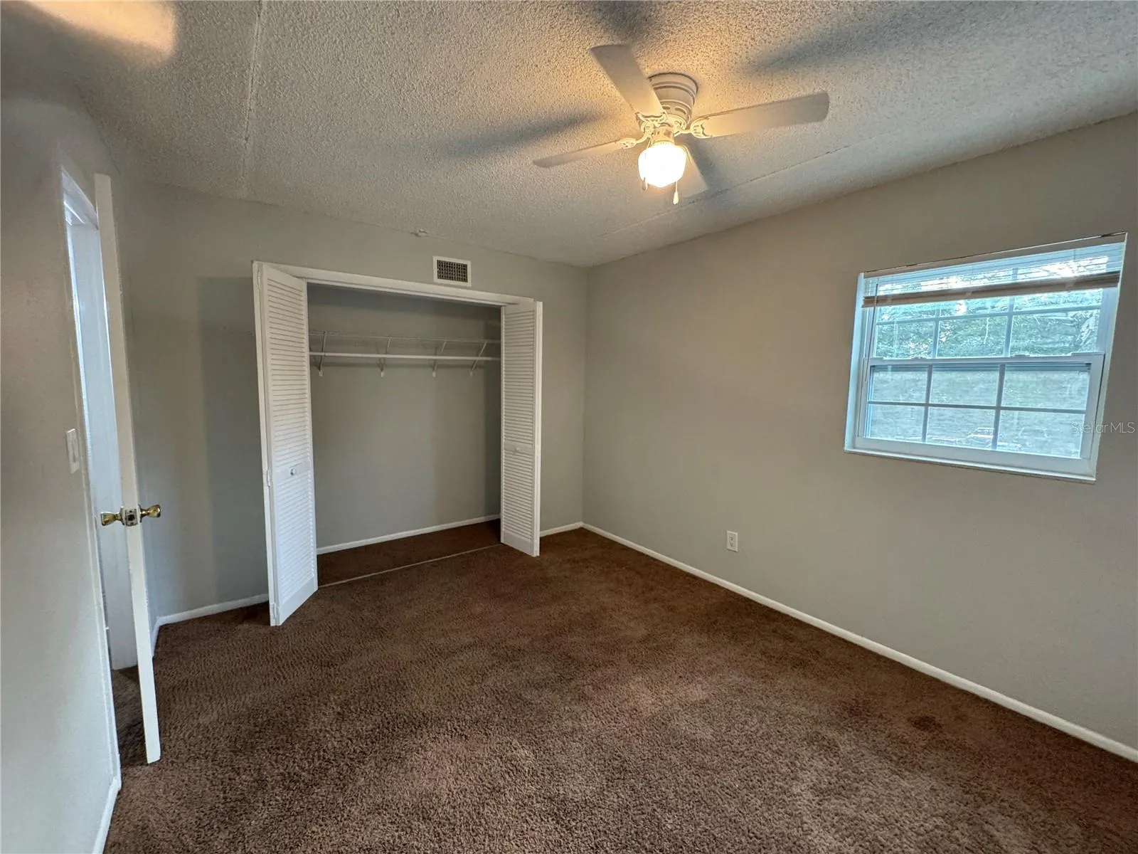 RIGHT CORNER TO WINDOW WALL &amp; CLOSET