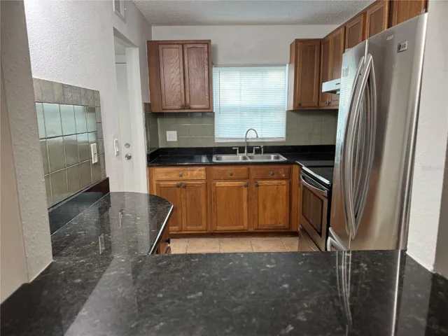 BREAKFAST BAR TO SINK FROM DINING AREA