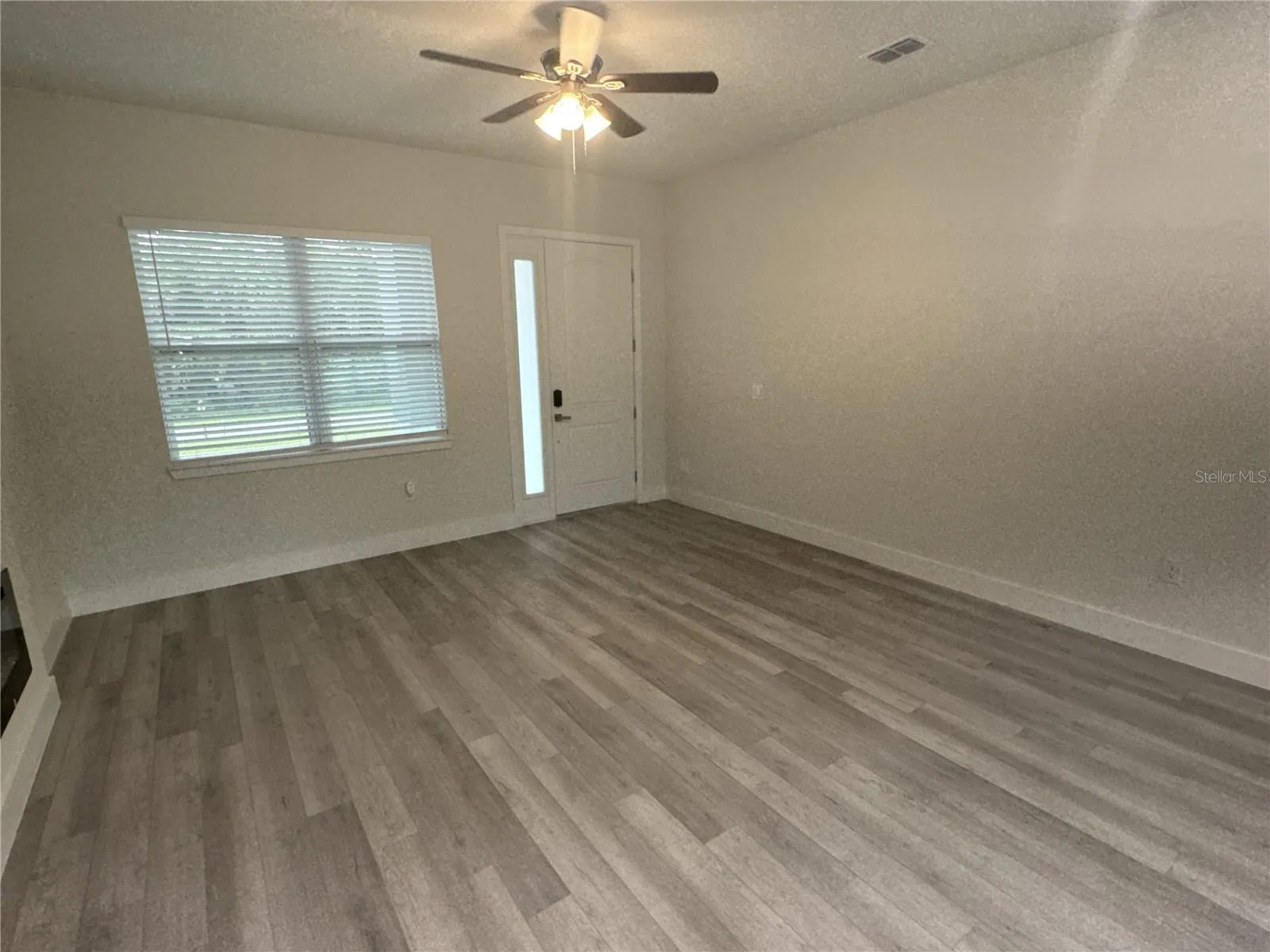Livingroom - view 1