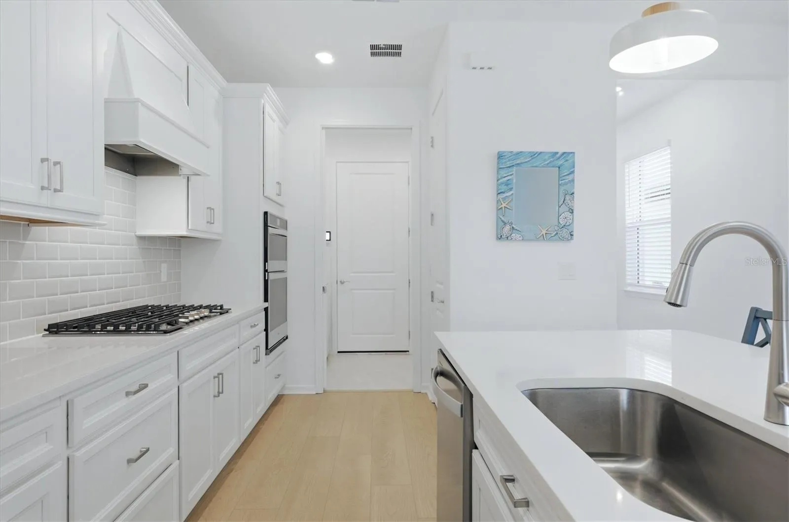 Drawers! Pullout shelves! Neutral chef kitchen awaiting your touches