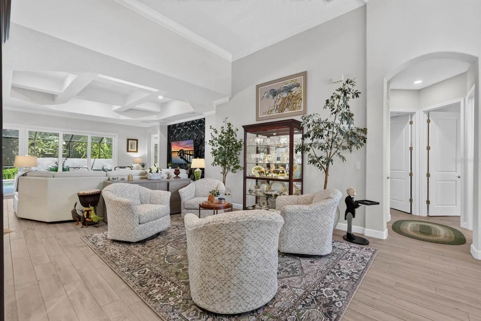 Large great room perfect for entertaining