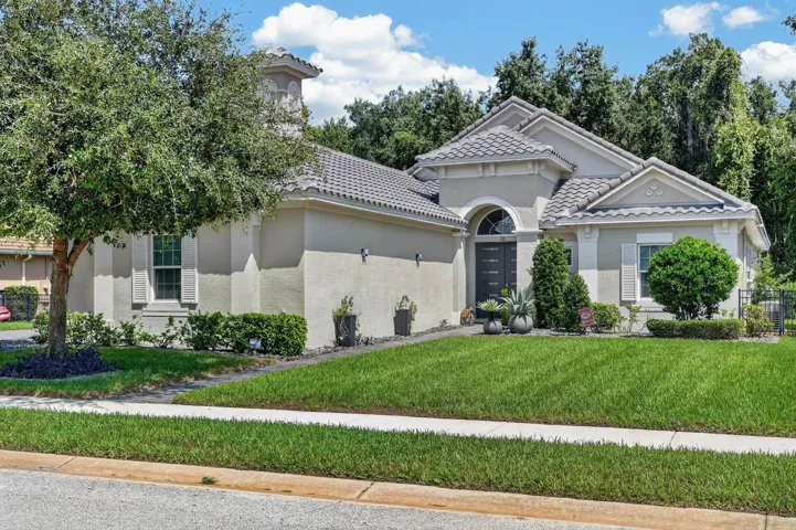 neighborhood has sidewalks