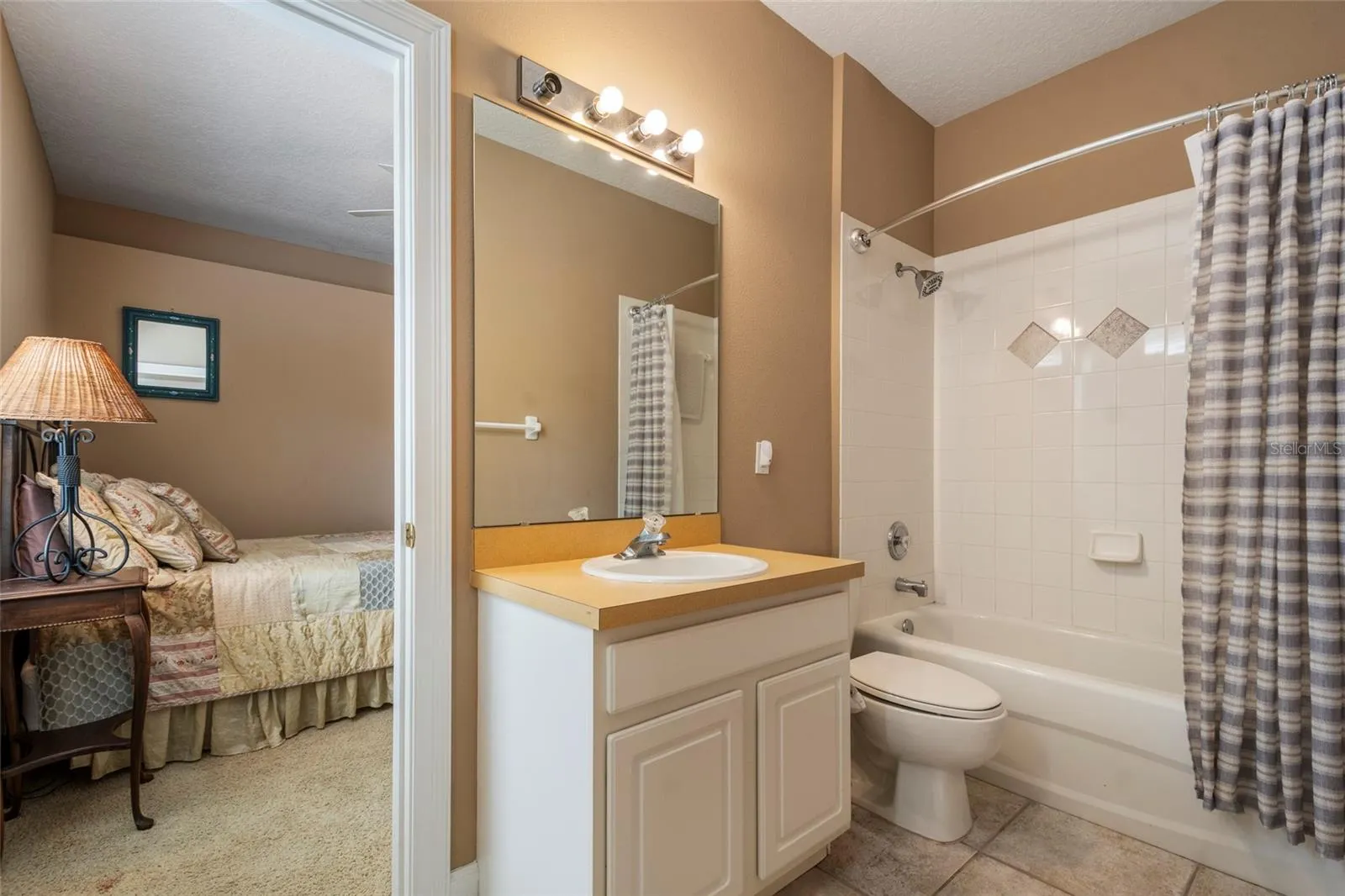Jack &amp; Jill Bath - 3rd Bathroom