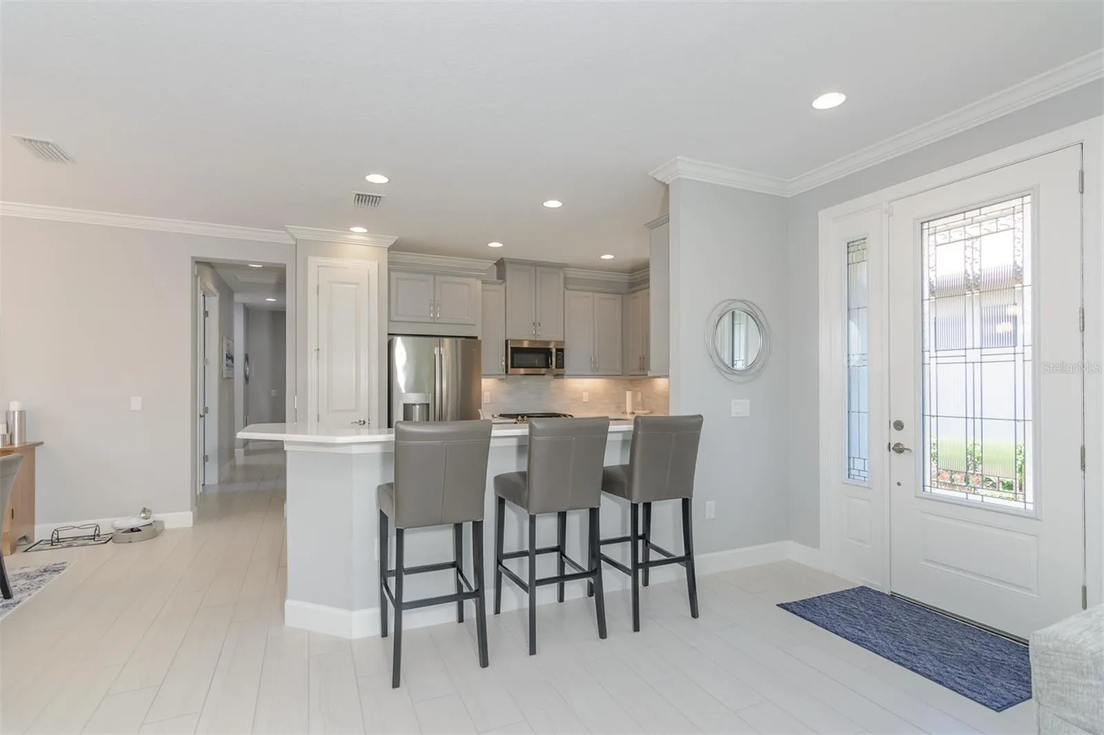 entry/kitchen