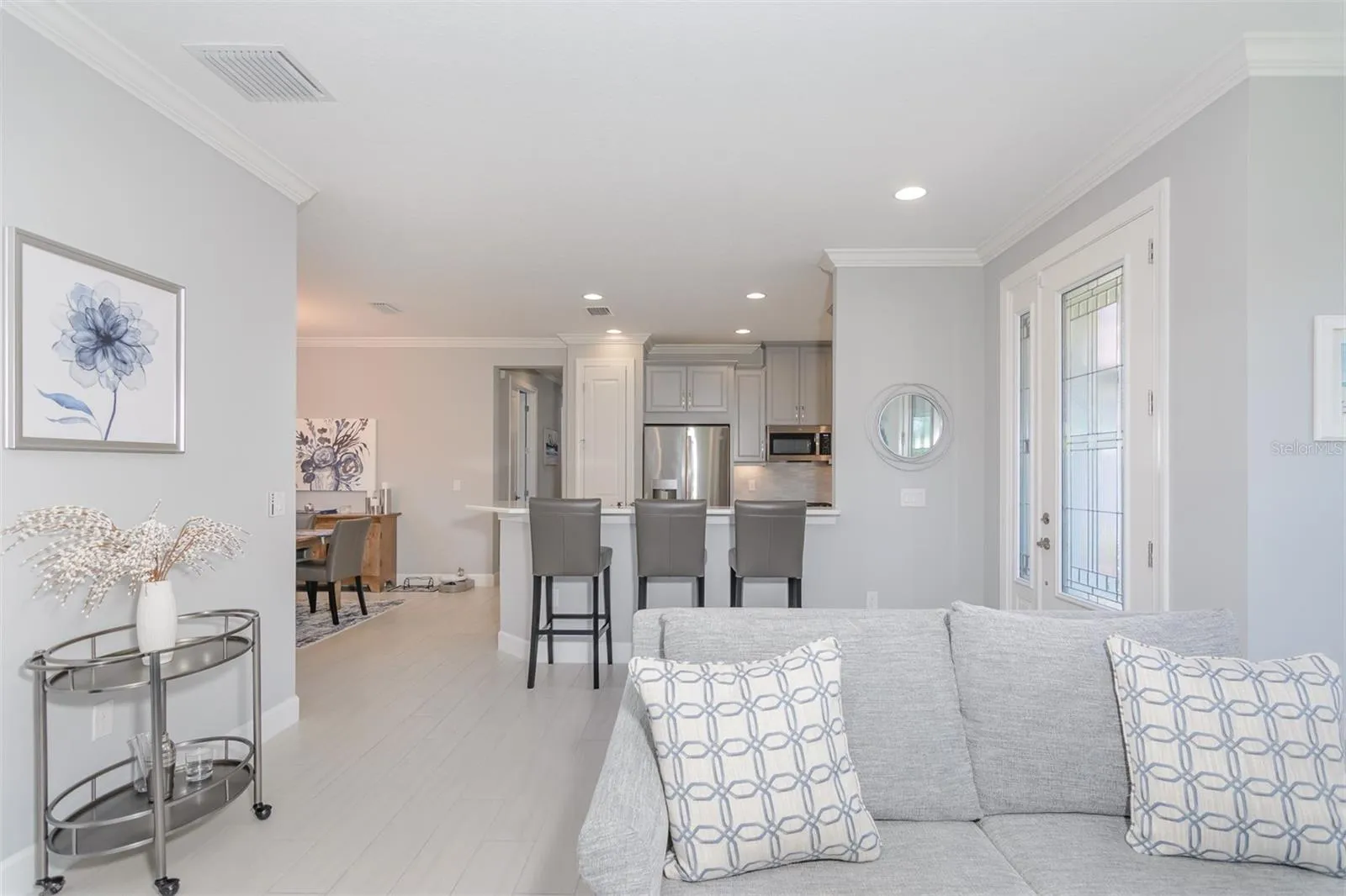 living room/kitchen/dining room