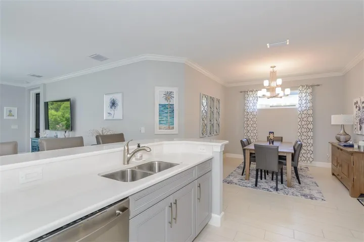 kitchen/dining room