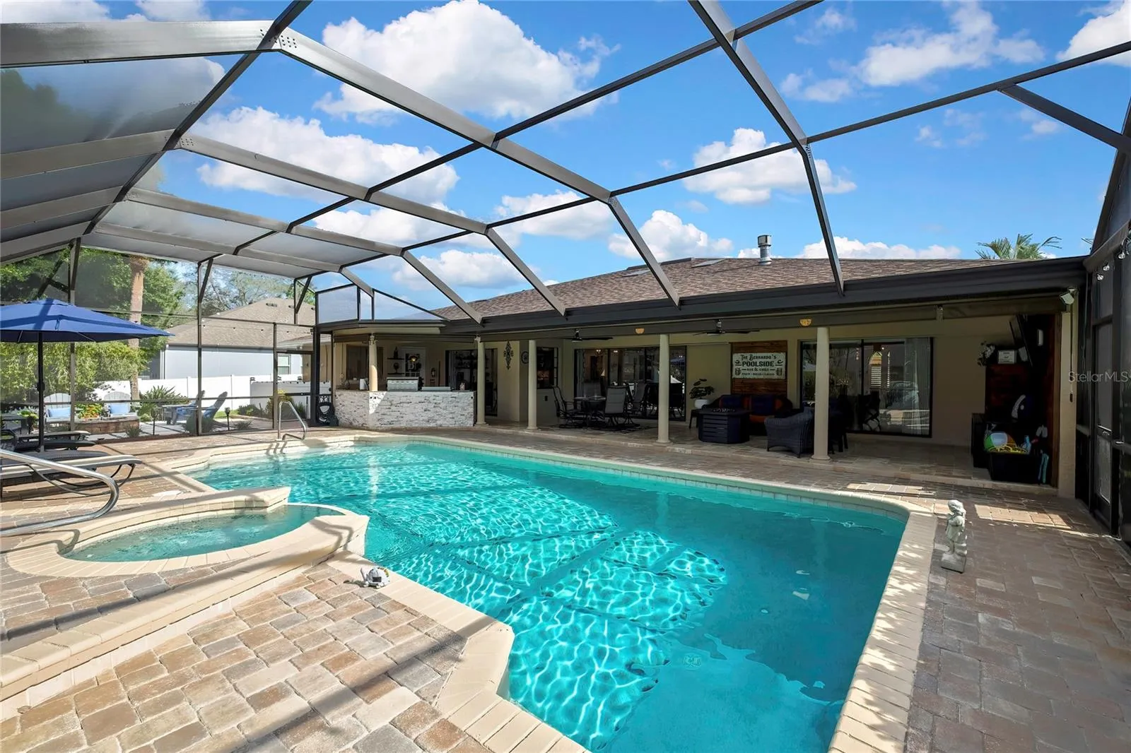 Plenty of room for 4 plus lounge chairs around the pool
