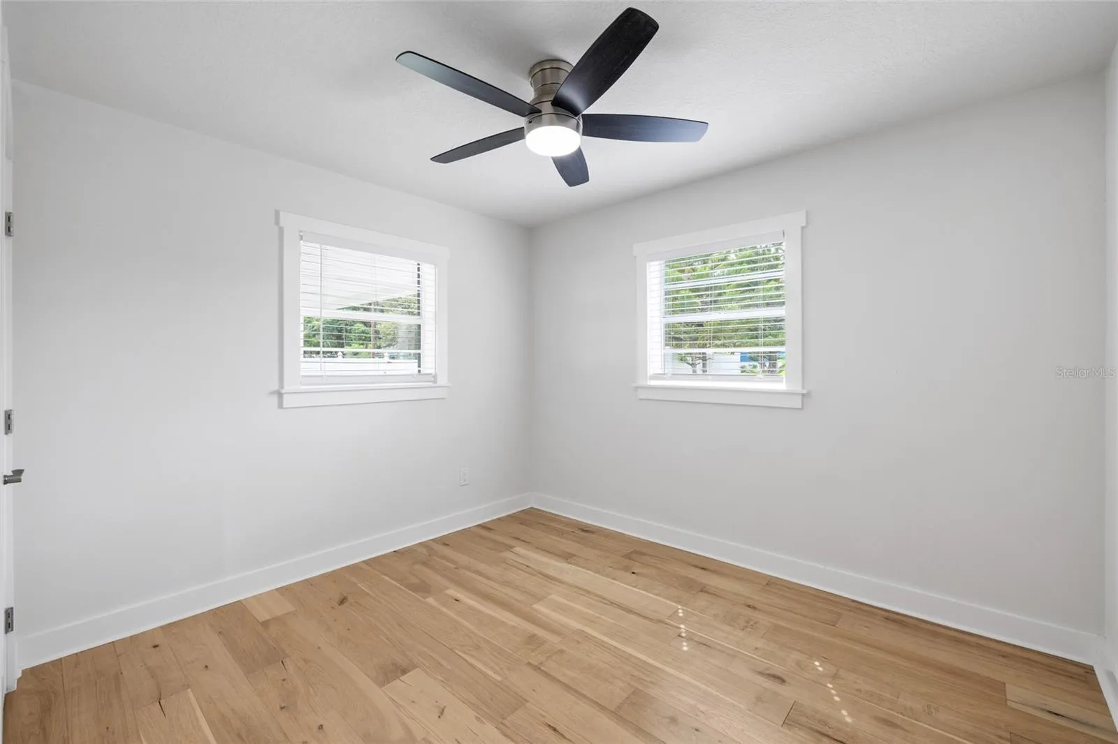 2nd bedroom/offcie