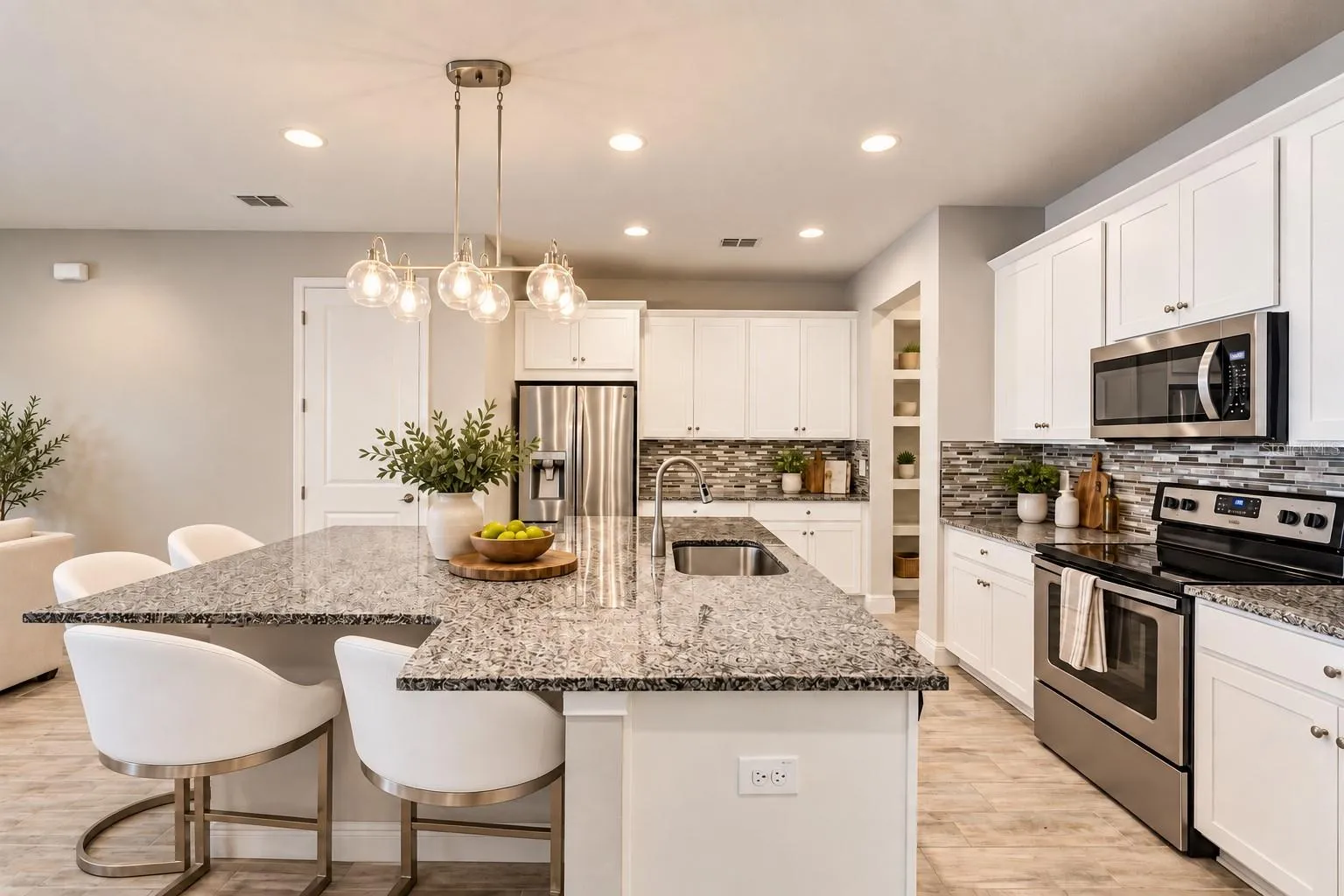 Oversized island with seatig for the whole family.