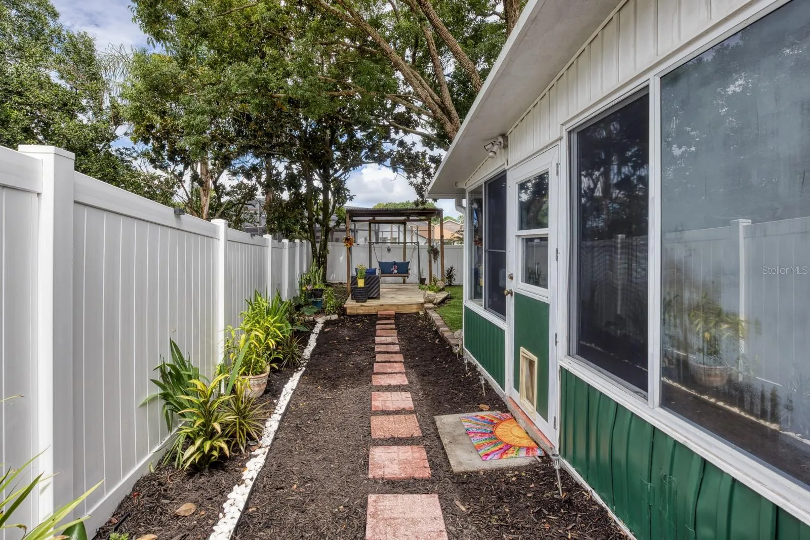entry from gate to backyard/deck