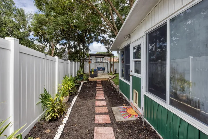 entry from gate to backyard/deck