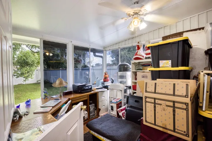 bonus room/office
