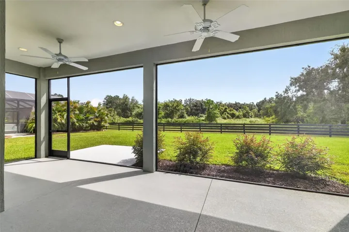 SPACIOUS Lanai with PRIVATE PRESERVE VIEWS