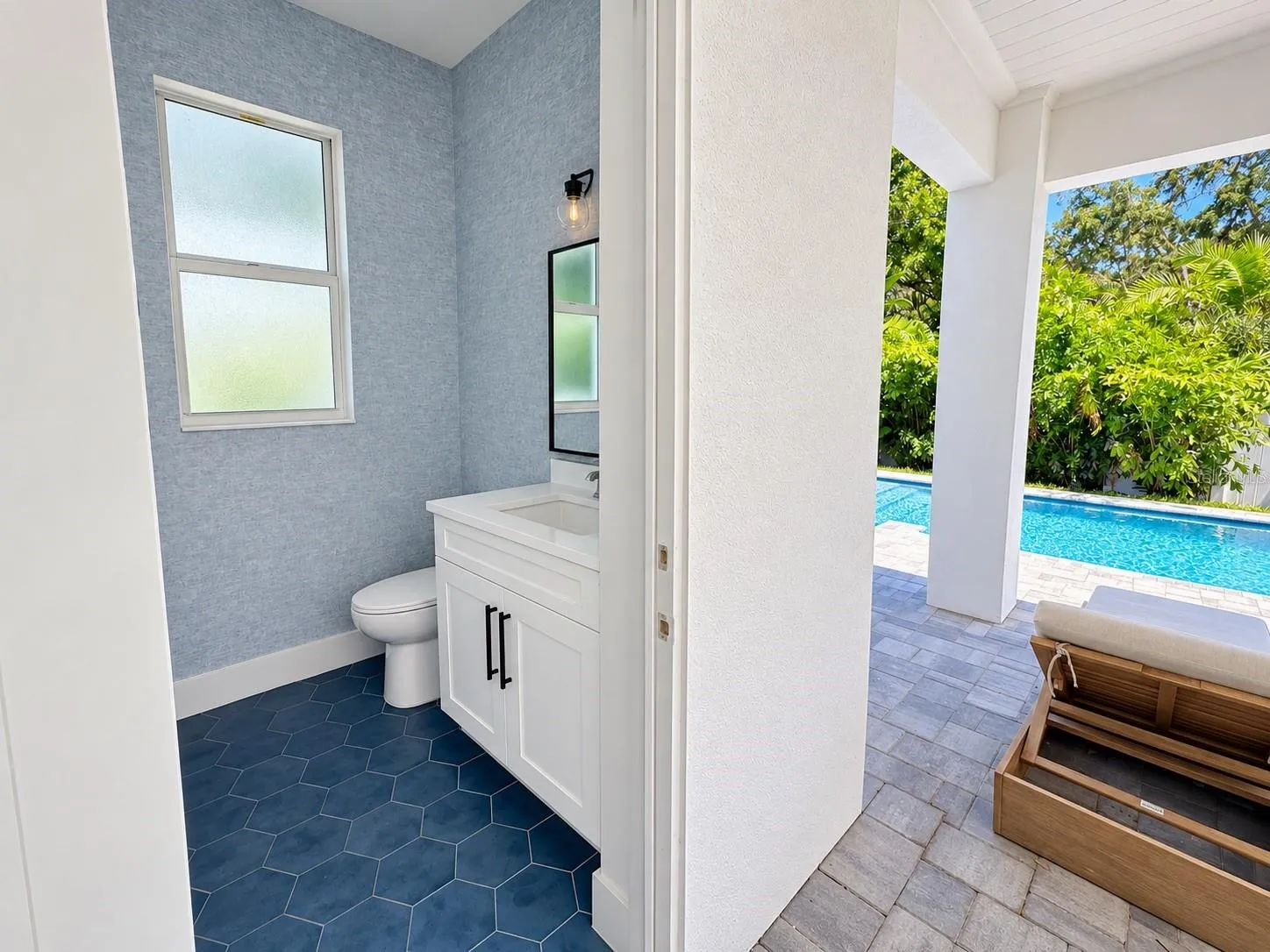 Powder bath, access from pool deck and the kitchen