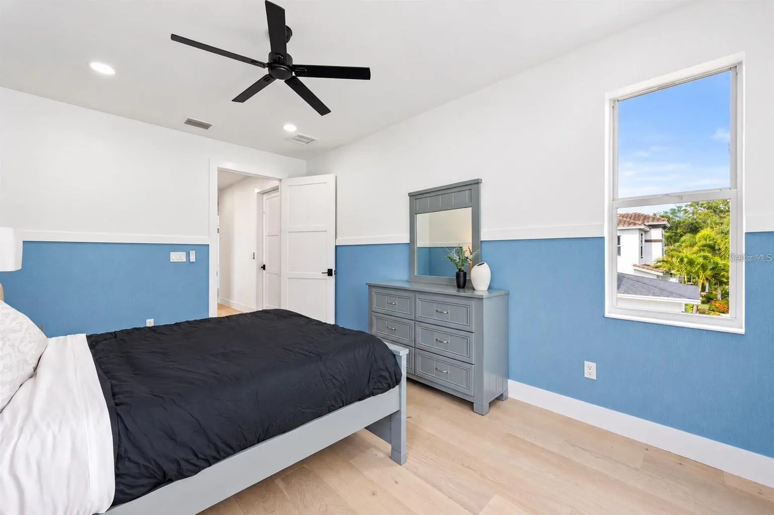 Guest bedroom