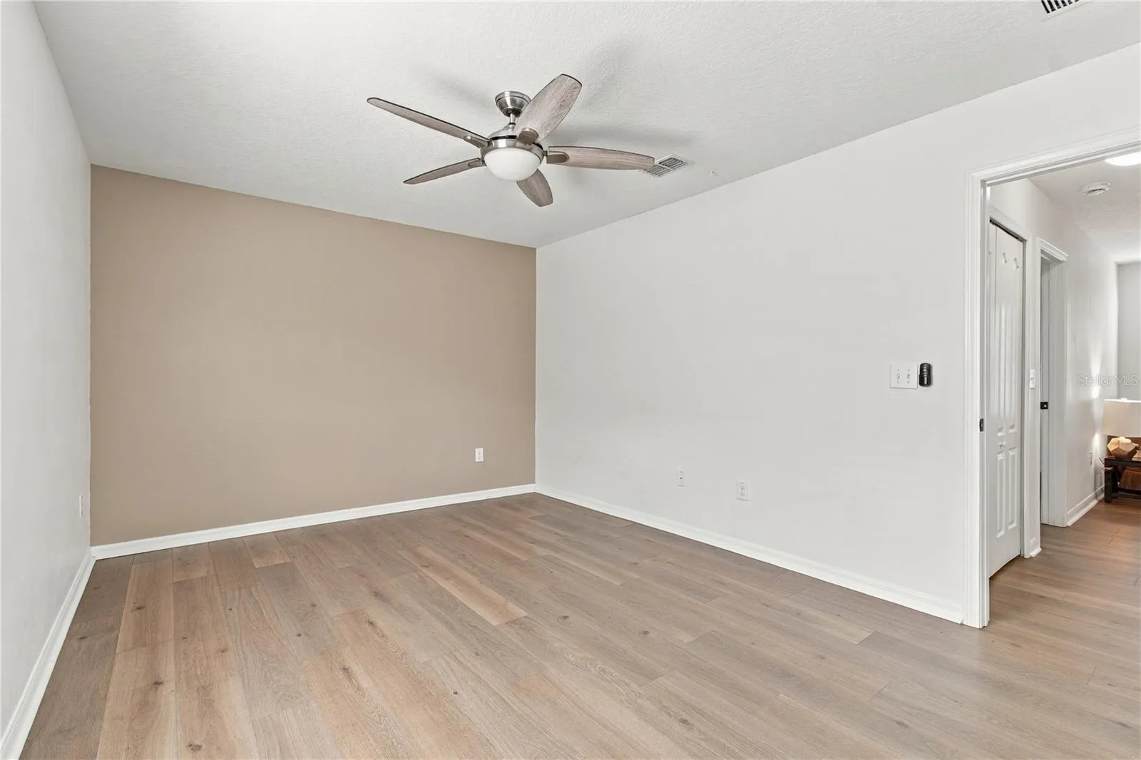 Guest Bedroom 02