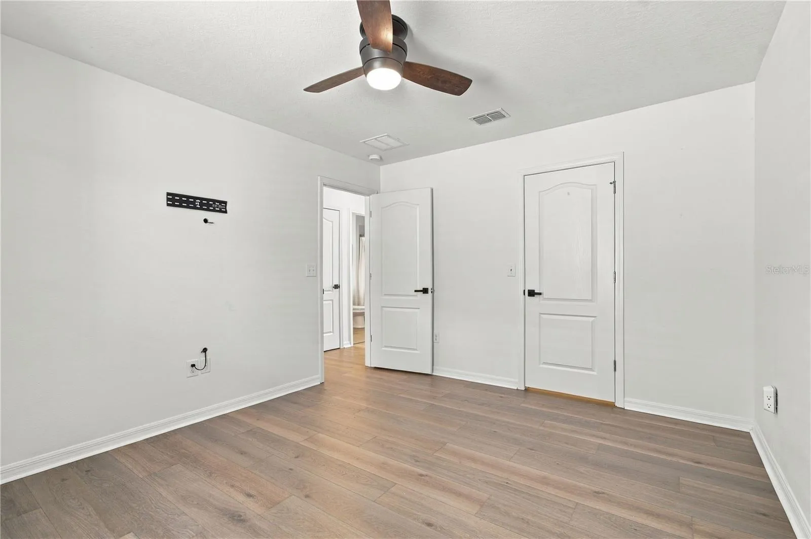 Guest Bedroom 01