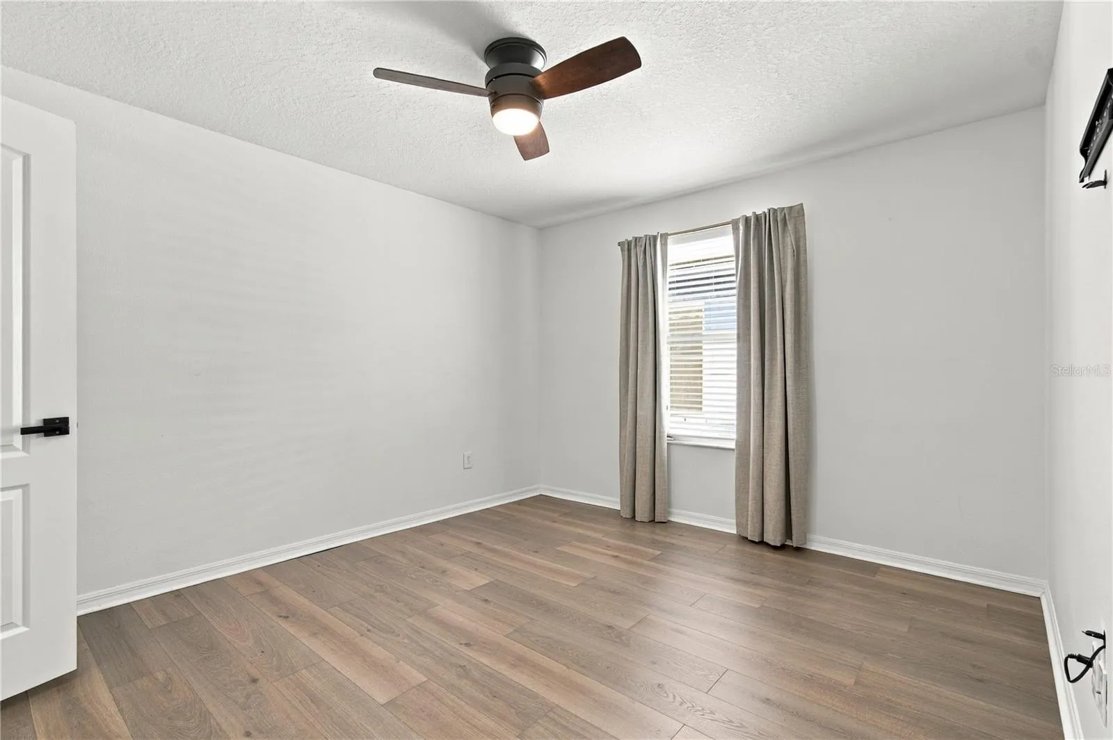 Guest Bedroom 01